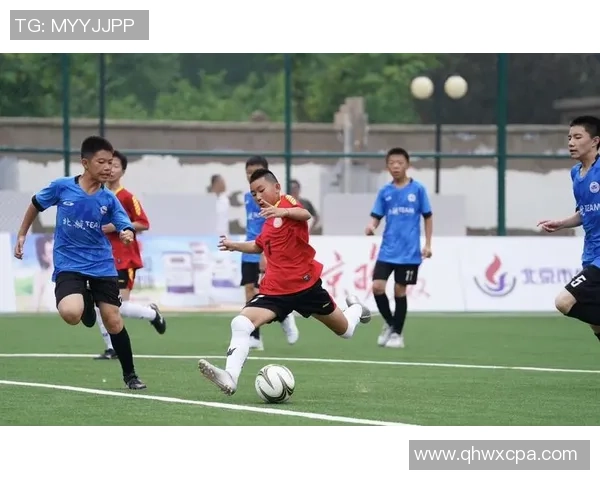 闪耀绿茵的她足球女神激情瞬间定格在赛场最美的画面